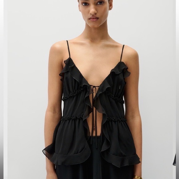 Aritzia Tops - Aritzia Amore camisole